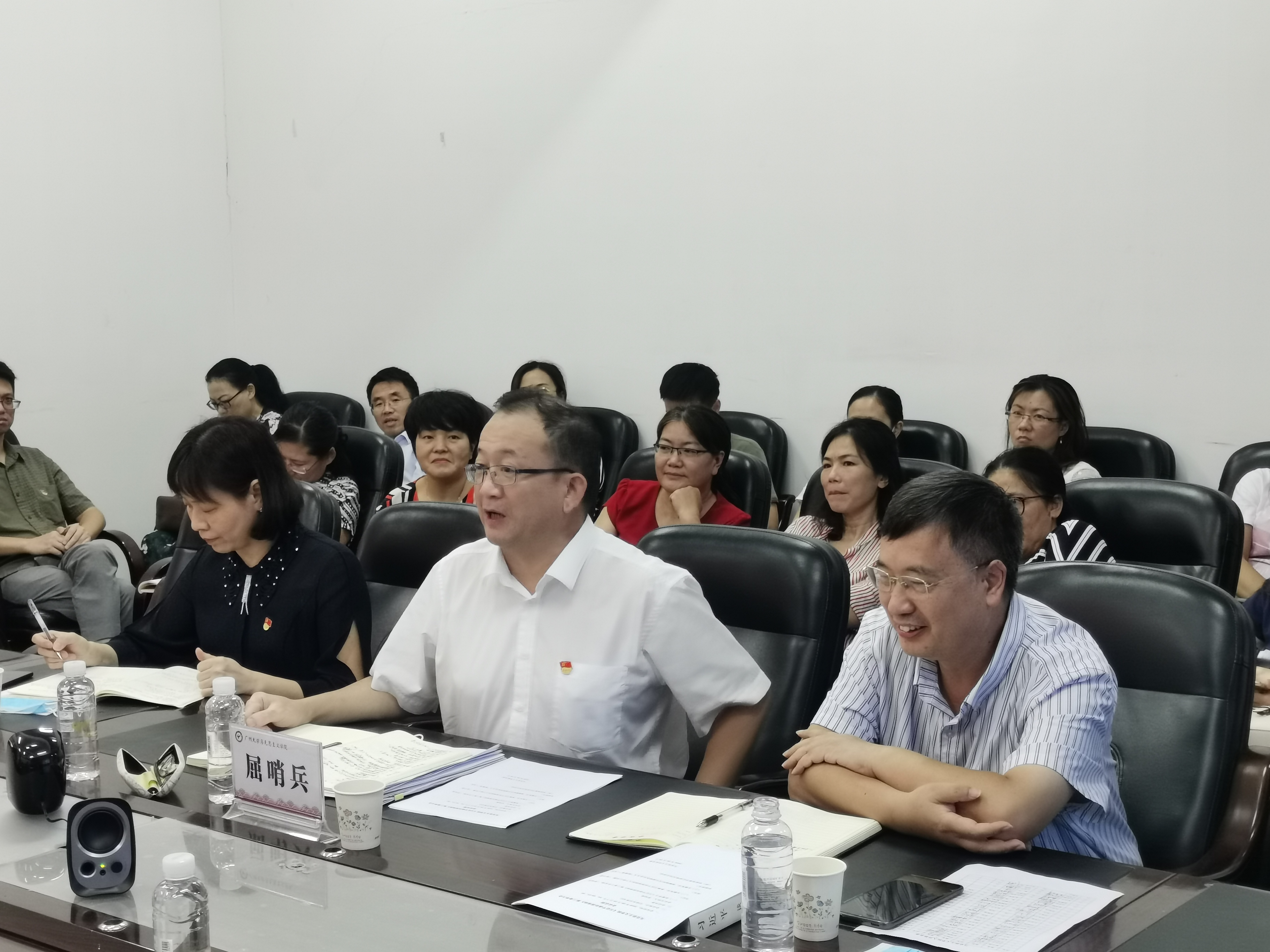 屈哨兵书记参加黑料网
《习近平谈治国理政》第三卷学习会