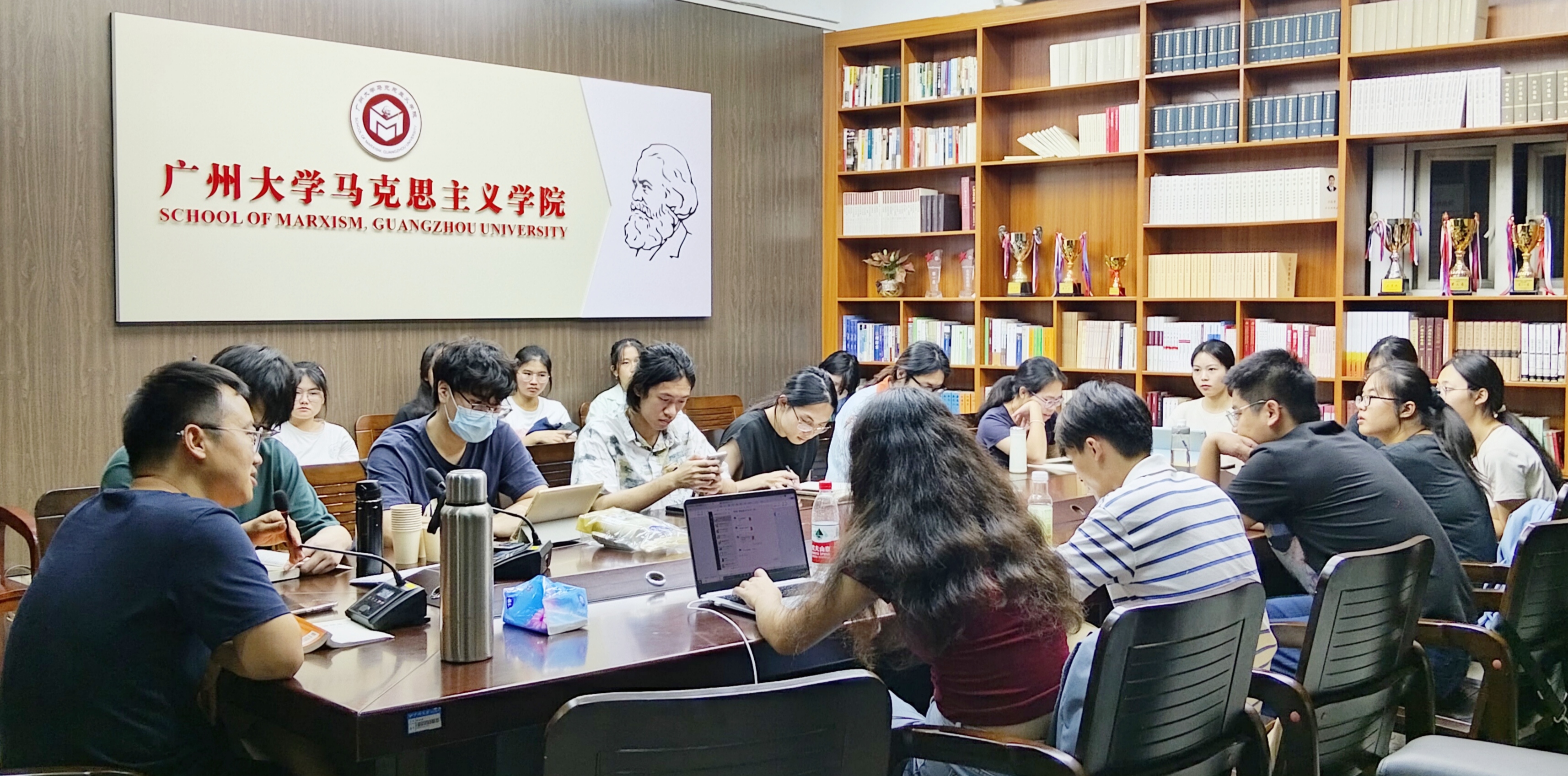 五室一站 | 以书润心,以书为伴