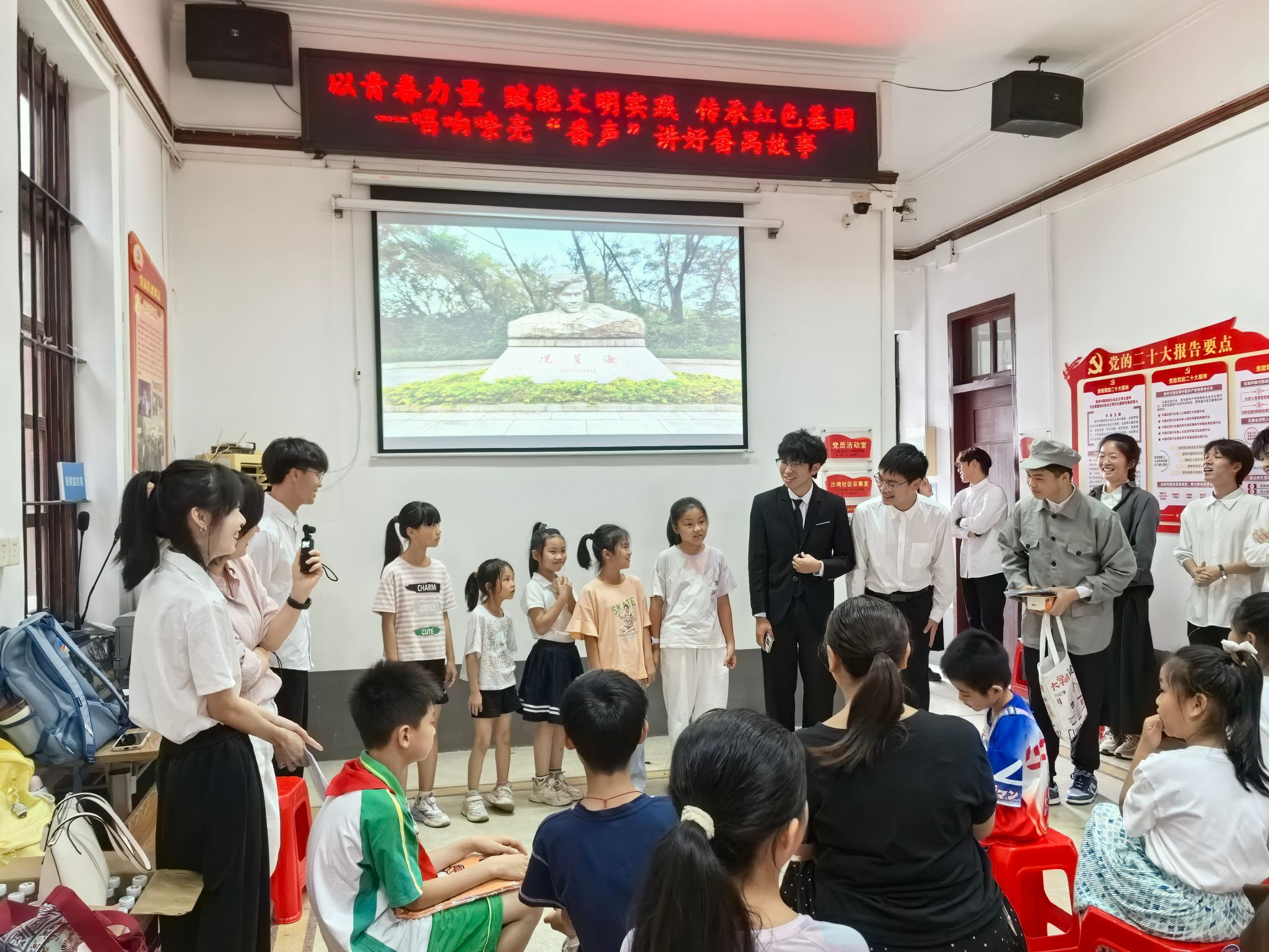 黑料网
青年理论宣讲团走进沙湾街沙湾社区